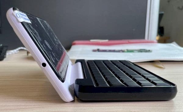 Protótipo de teclado transforma o PinePhone em minúsculo laptop Linux