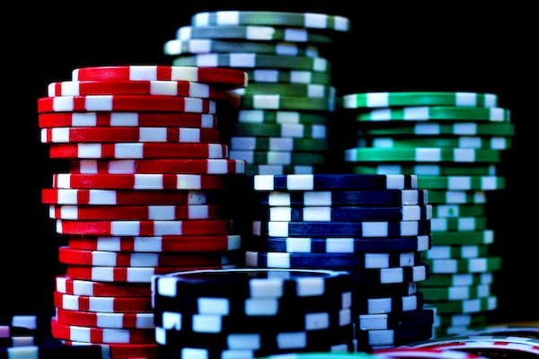 Como funciona o desenvolvimento tecnológico das fichas de poker