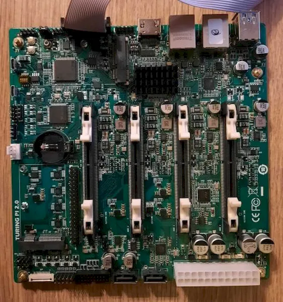 Placa de cluster Turing Pi 2 terá até 4 Raspberry Pi ou NVIDIA Jetson