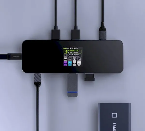 DockCase Smart Hub, uma dock 8 em 1 USB-C com uma tela que mostra o que está fazendo