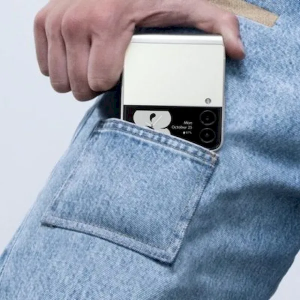 Samsung lançou uma calça jeans com bolso dedicado ao Galaxy Z Flip3