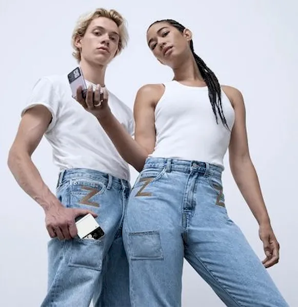 Samsung lançou uma calça jeans com bolso dedicado ao Galaxy Z Flip3