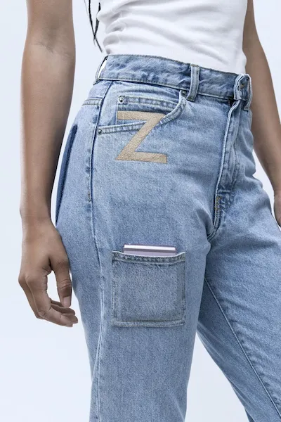 Samsung lançou uma calça jeans com bolso dedicado ao Galaxy Z Flip3