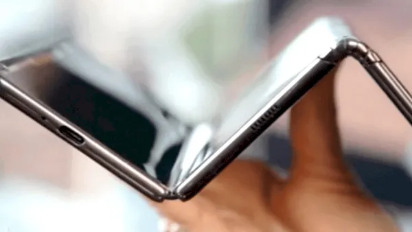 Patente sugere um possível Surface Phone tri-dobrável
