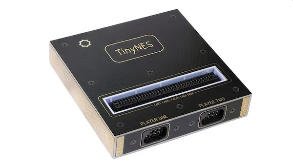 TinyNES, um console de jogo compacto que reproduz cartuchos NES usando os mesmos chips do original