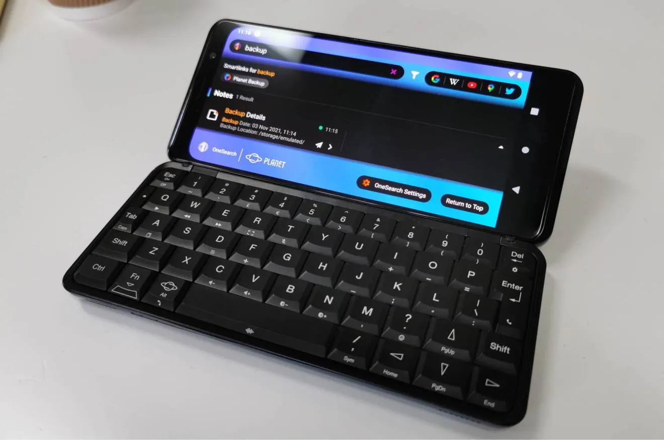 Smartphone Astro Slide com teclado já disponível e sendo enviado