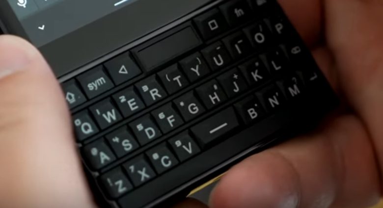 Unihertz Titan Slim, um smartphone que vem com um teclado QWERTY
