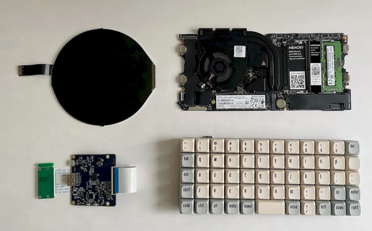 Mainboard Terminal, um PC all-in-one em um corpo de inspiração retrô