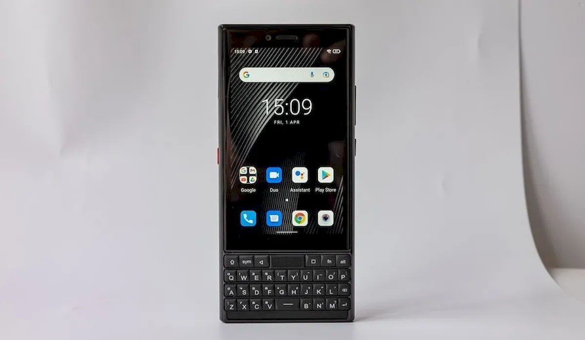 Unihertz Titan Slim, um smartphone com teclado estilo BlackBerry
