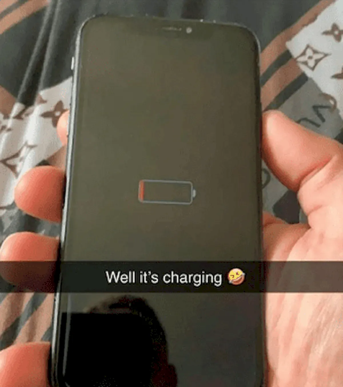 iPhone foi recuperado 10 meses após cair no rio e ainda funcionava 3 iPhone foi recuperado 10 meses após cair no rio e ainda funcionava