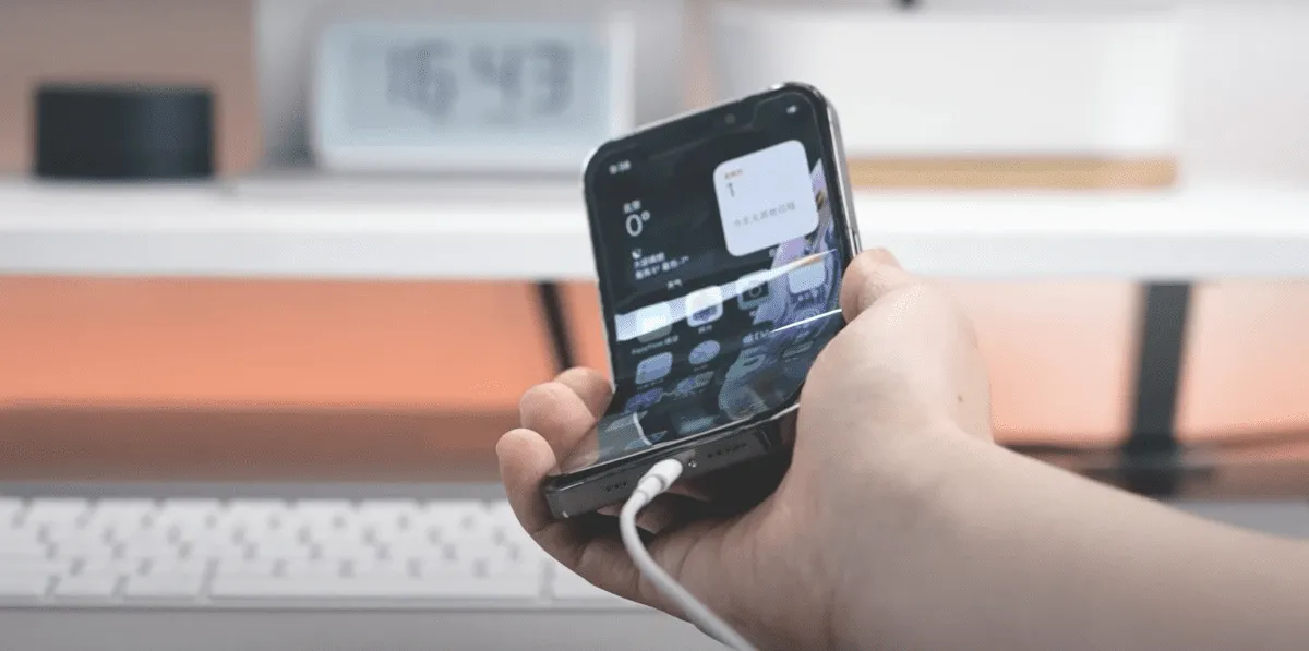 iPhone V, o iPhone dobrável que é um verdadeiro projeto DIY