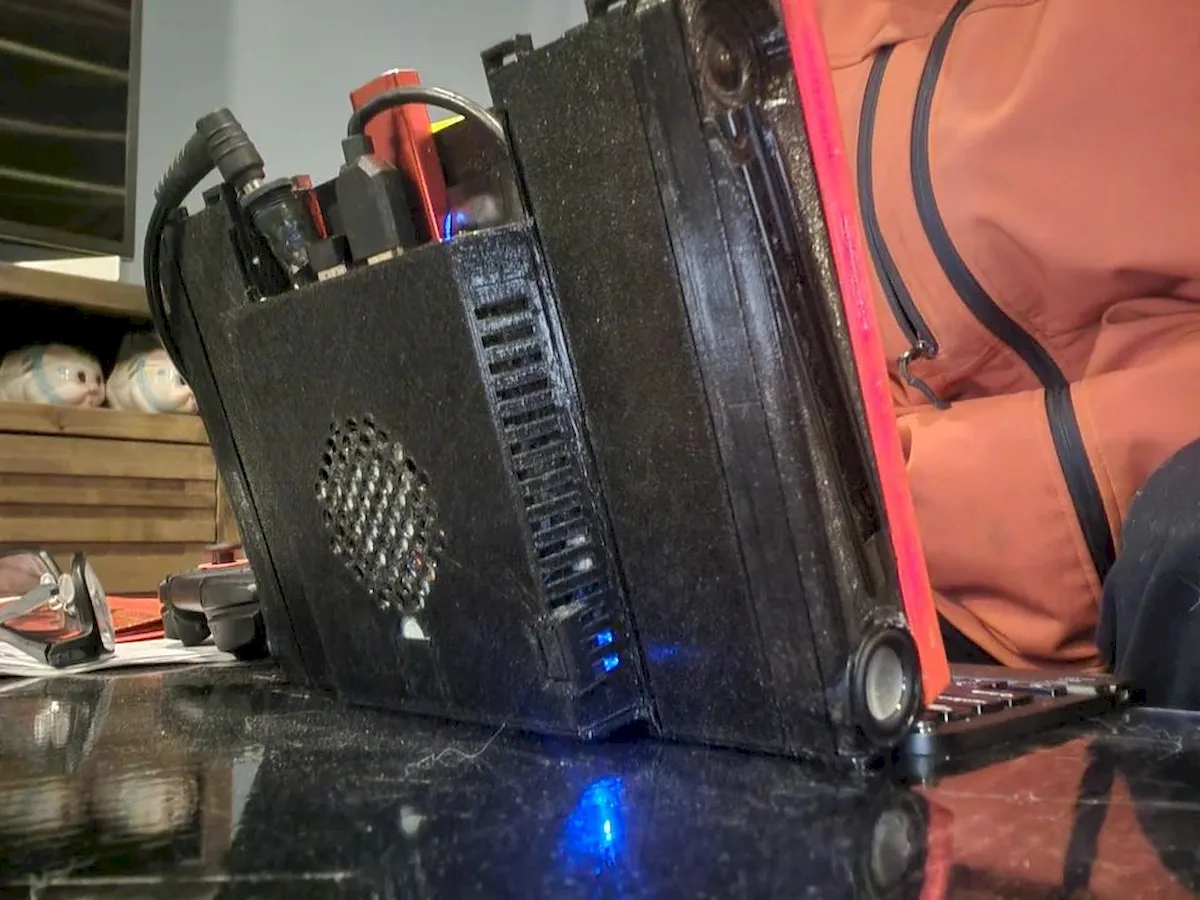 Cyberdeck DIY, um PC portátil para jogos com Ryzen 7 4800U