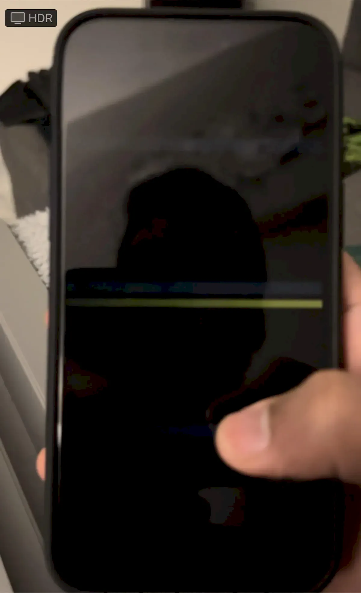 iPhone 14 Pro e 14 Pro Max exibe linhas horizontais ao inicializar