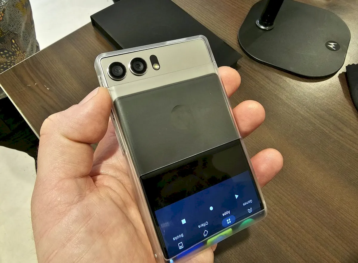 Telefone conceito da Motorola com tela enrolável