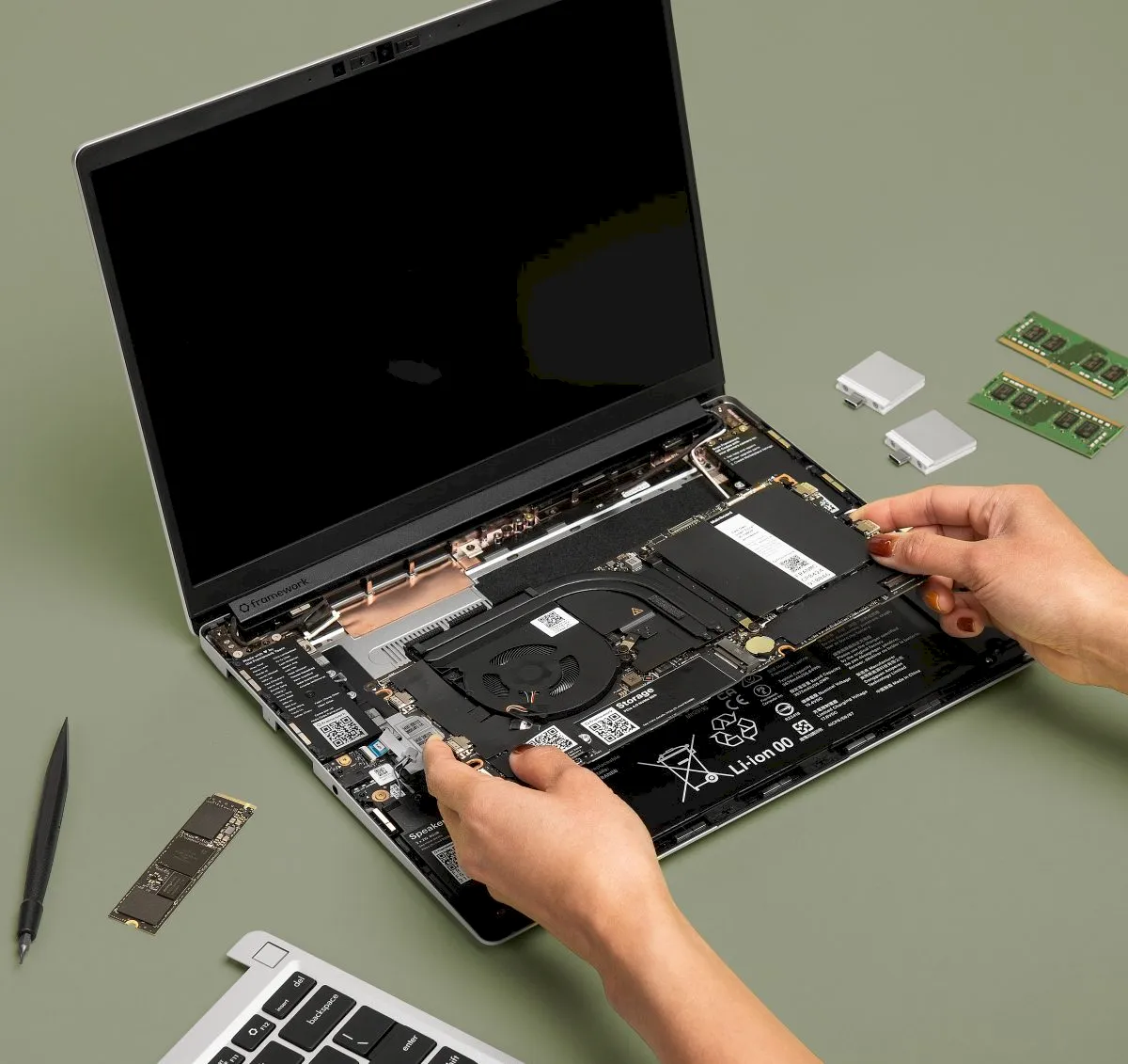 Framework traz placas-mãe Intel Raptor Lake ou AMD Ryzen Phoenix 2 Framework traz placas-mãe Intel Raptor Lake ou AMD Ryzen Phoenix
