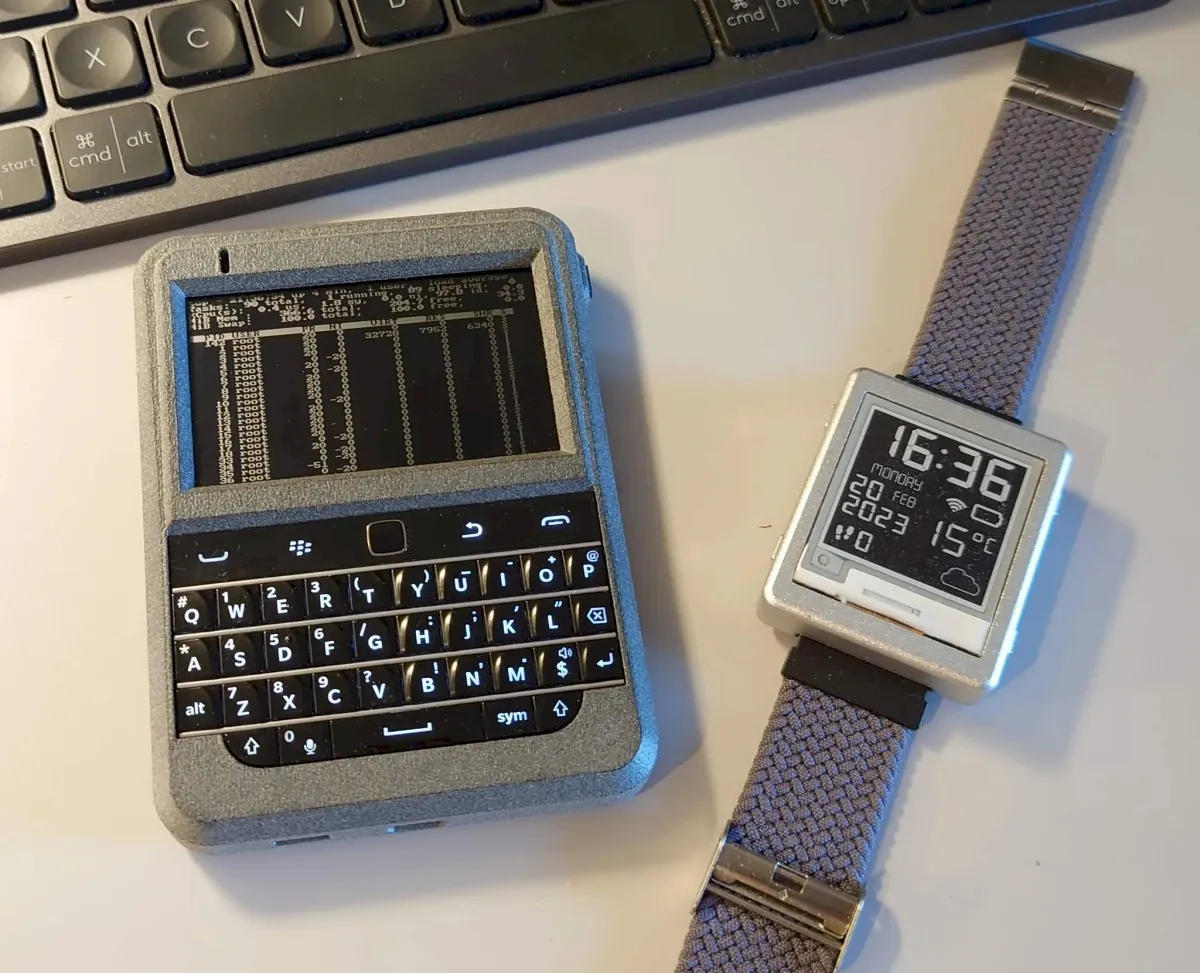 Beepberry, um kit de computador de bolso com teclado BlackBerry