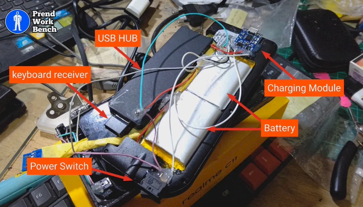 Hacker usou um smartphone antigo para criar um mini laptop DIY