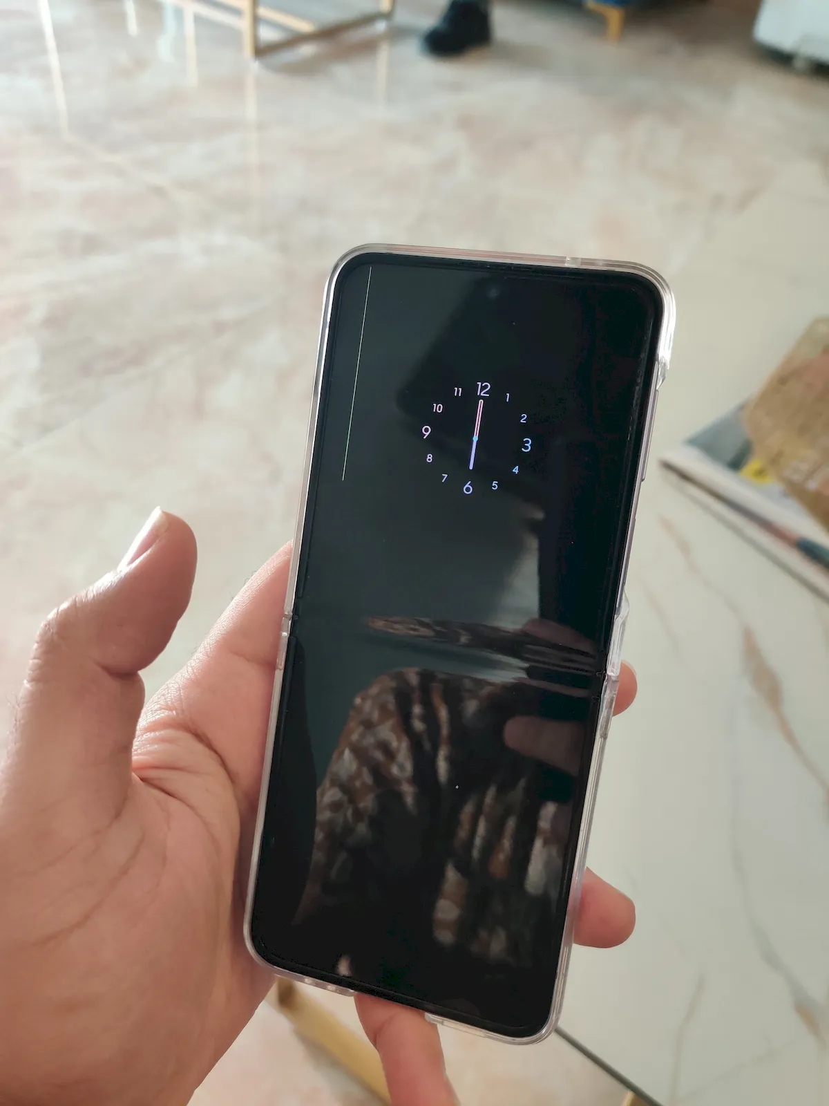 Galaxy Z Flip 4 com problema na tela não foi coberto pela garantia