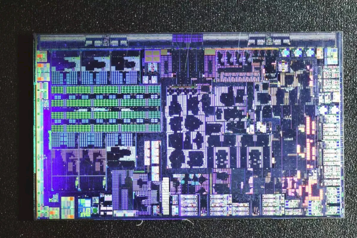Primeiros chips híbridos da AMD tem núcleos Zen 4 e 4c menores