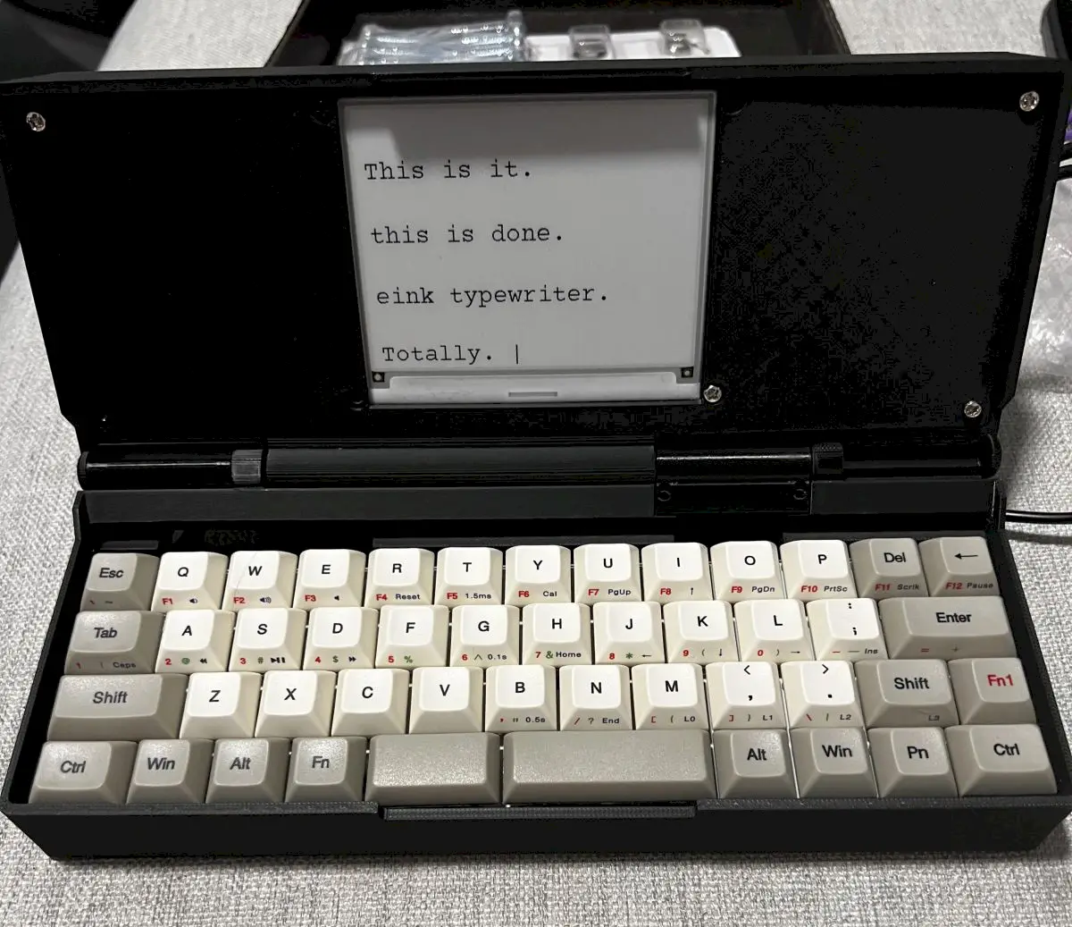 ZeroWriter, um máquina de escrever DIY E Ink de código aberto