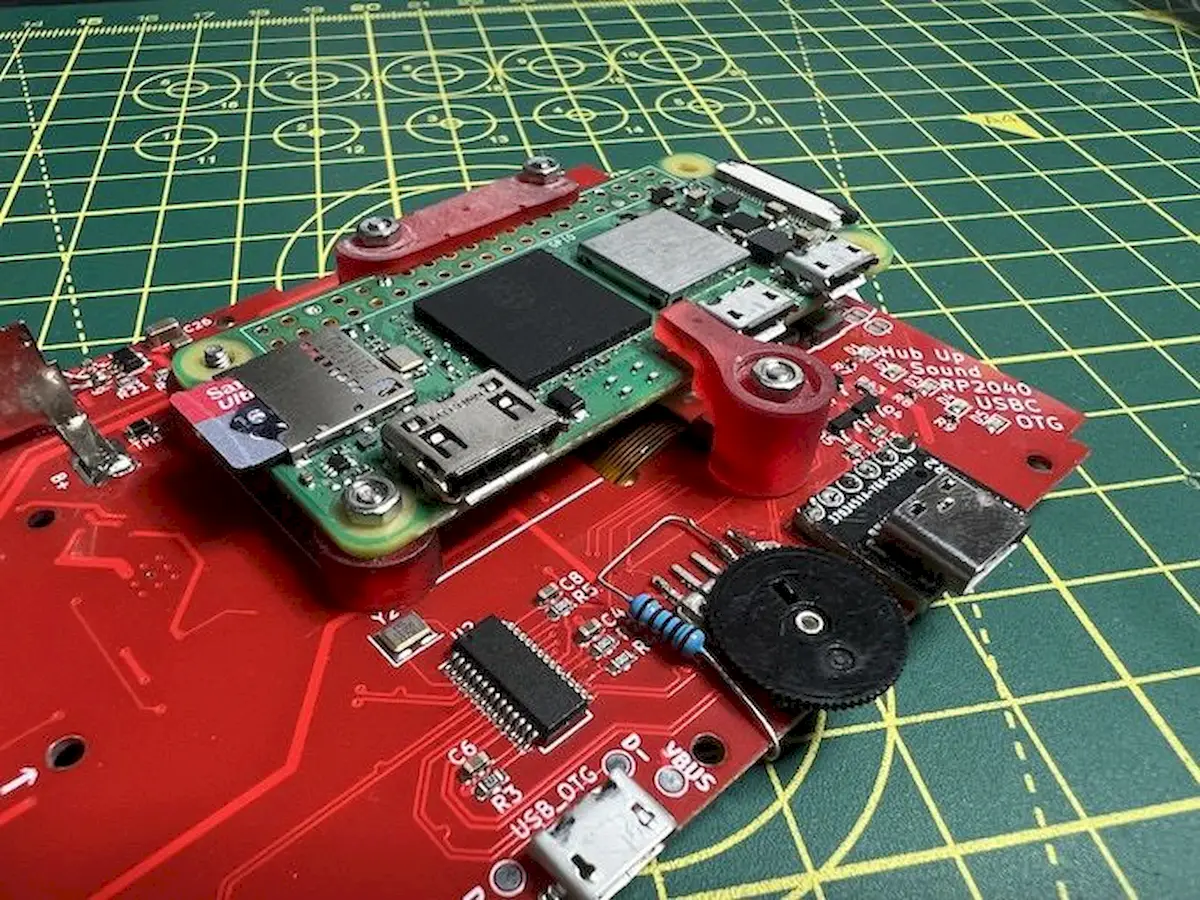 ReBoi, o kit que transforma o Game Boy Color em PC gamer retrô