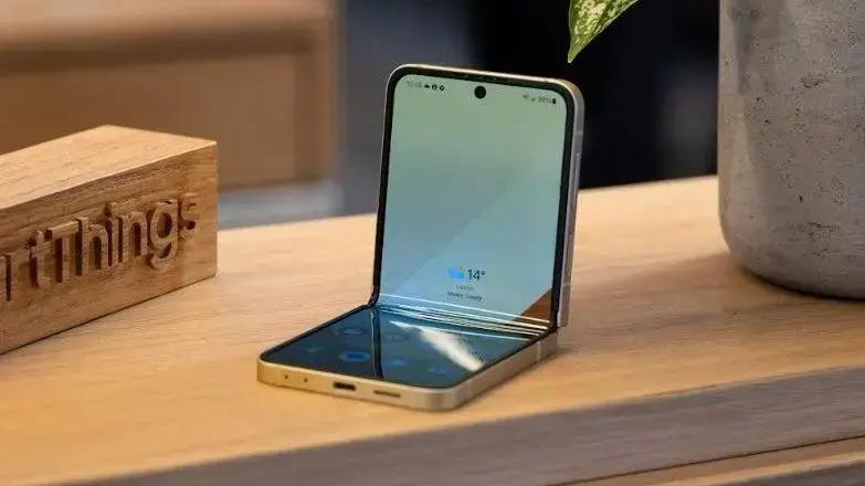Galaxy Z Fold: Samsung Tease para Orçamento Acessível!