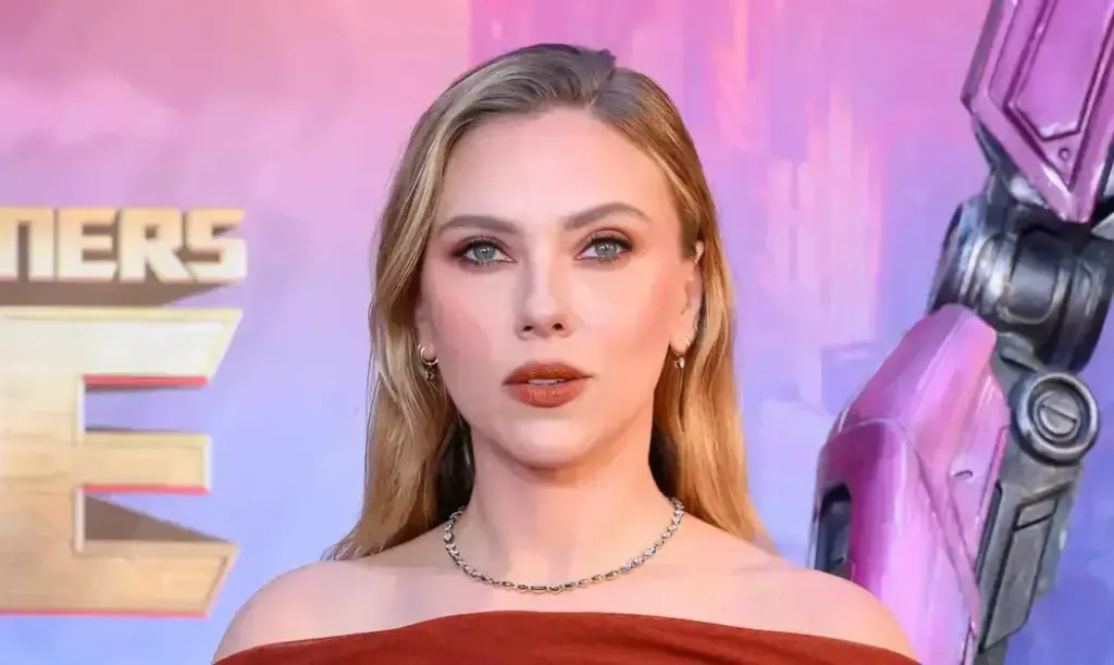 Scarlett Johansson pede regulamentação de IA para banir deepfakes