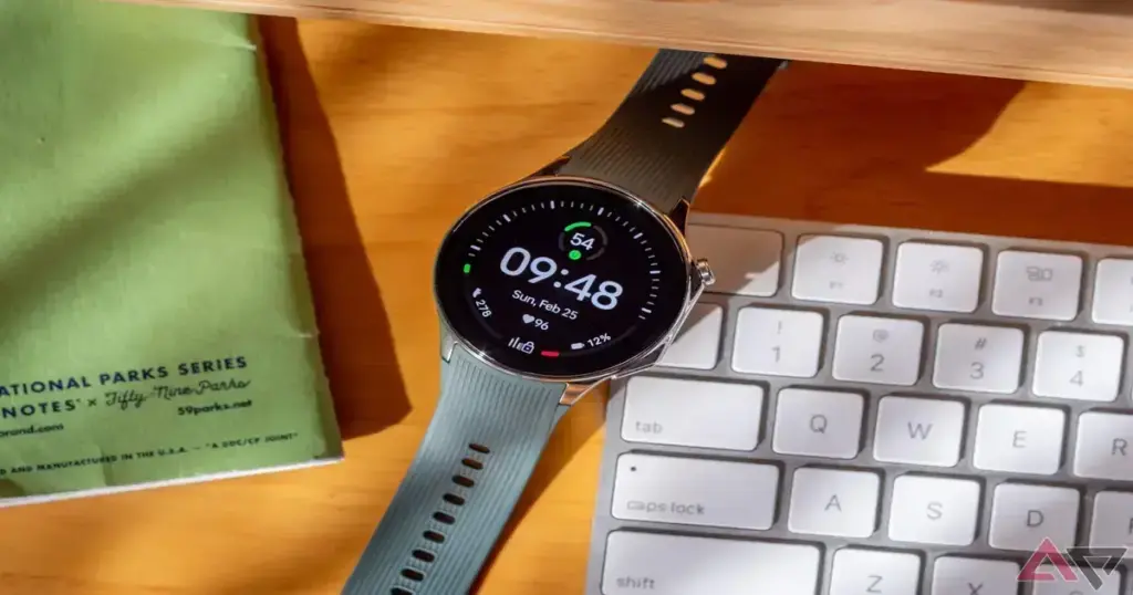Atualização do OnePlus Watch 2 para Wear OS 5 ainda deve demorar