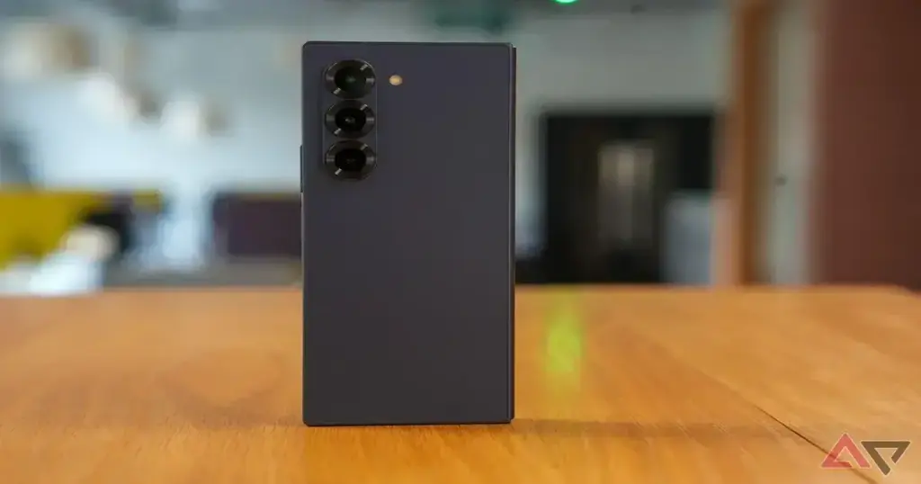 Samsung Galaxy Z Fold 7 pode herdar a câmera do Galaxy S25 Ultra