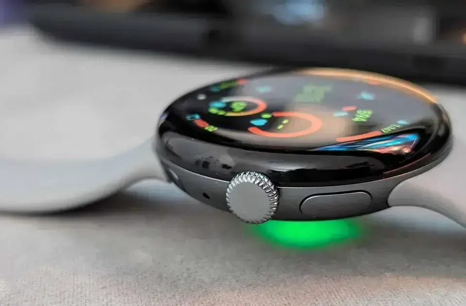Atualização corrige erro na contagem de passos do Pixel Watch e traz recursos do Wear OS 5.1