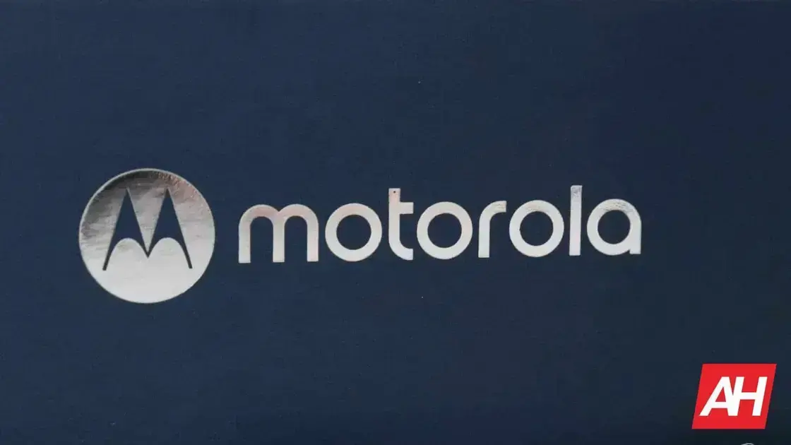 Novas imagens do Motorola Razr 2025 revelam detalhes intrigantes do aparelho