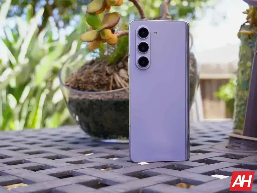 Samsung inicia a atualização One UI 7 para Galaxy Z Flip 5 e Flip 5