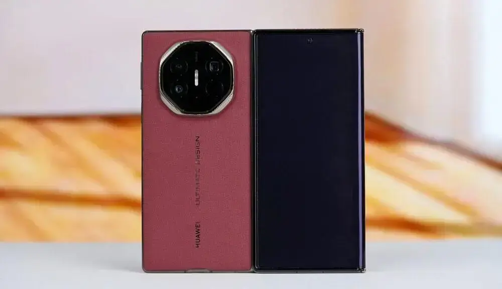 Huawei Mate XT recebe atualização com novos estilos de relógio e fundos de tela