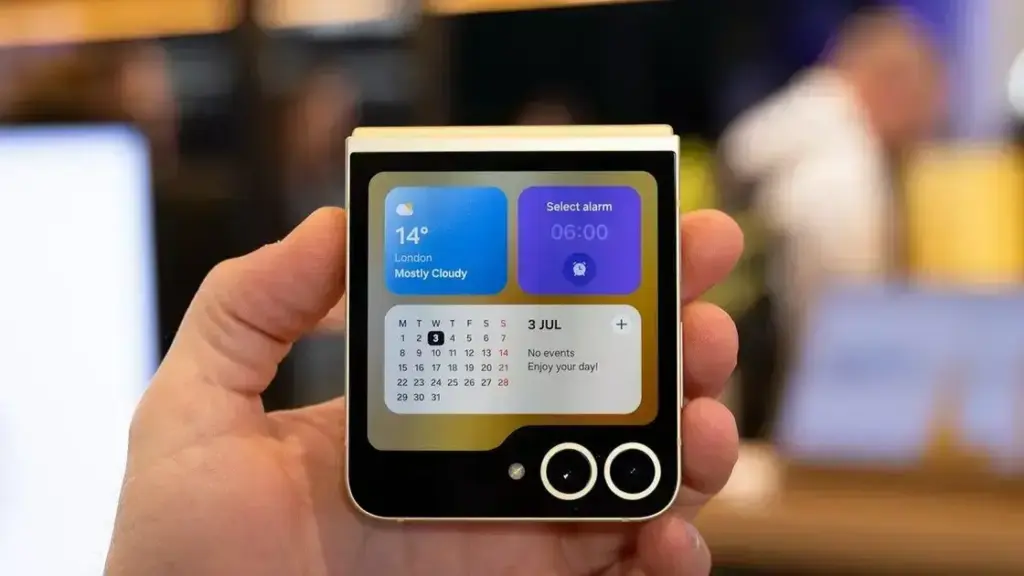 Samsung Galaxy Z Flip 7 ganha tela externa maior e mais recursos pela One UI 8