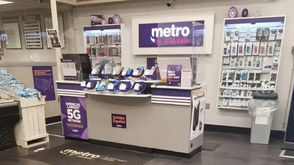 Experiência do consumidor com o Revvl 7 5G e a venda na Metro
