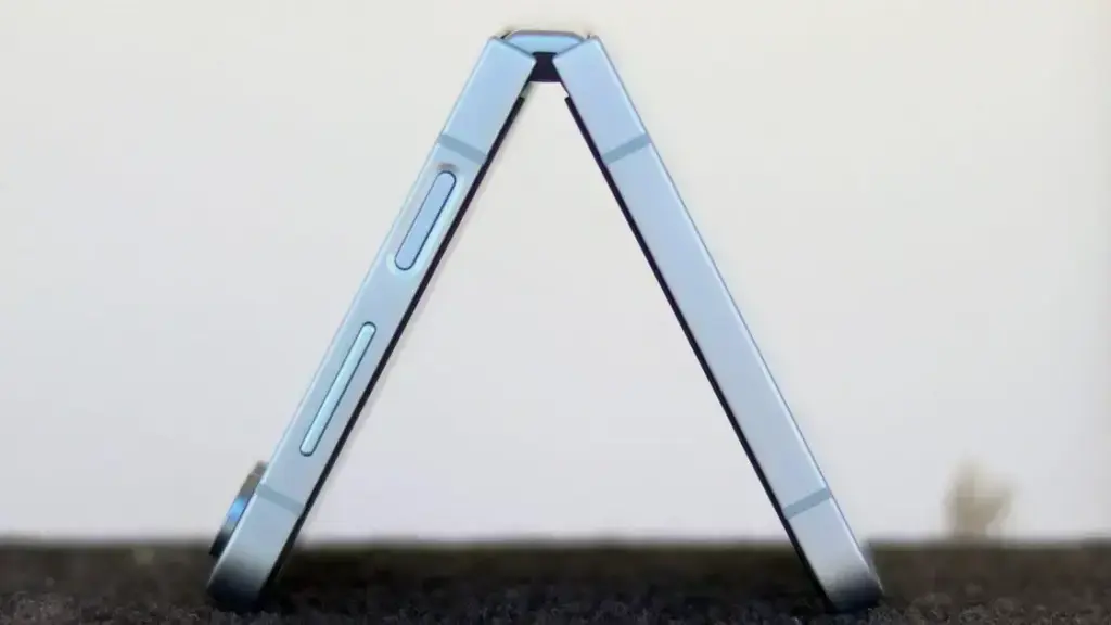 Galaxy Z Flip 7: inovações no carregamento sem fio com Qi2