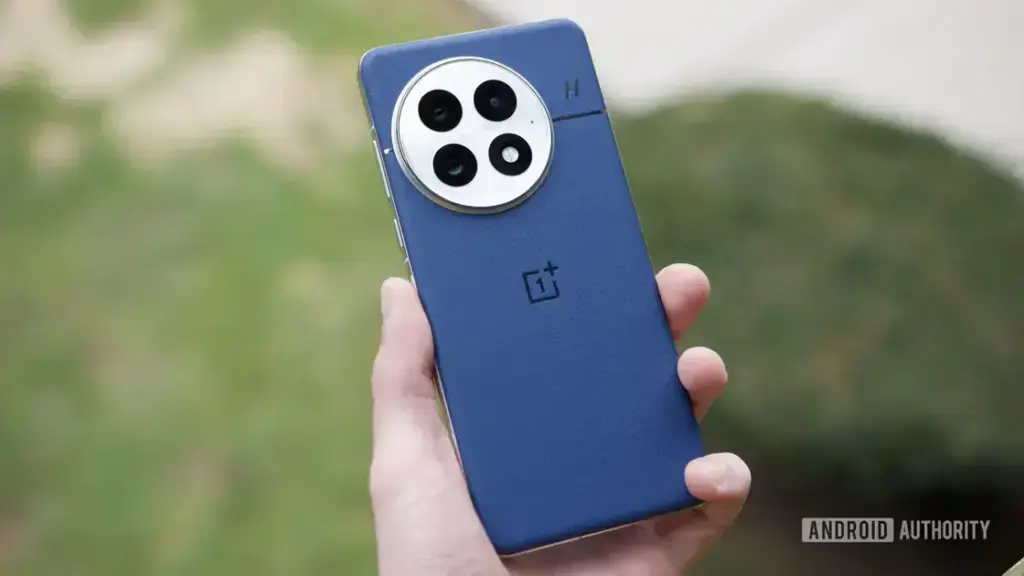 OnePlus 15 traz bateria poderosa e design impressionante para rivalizar com Galaxy S26