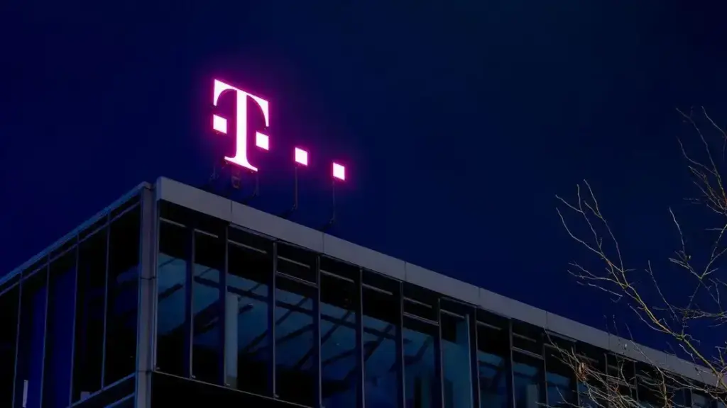 FCC critica a aceitação da T-Mobile e os riscos para áreas rurais
