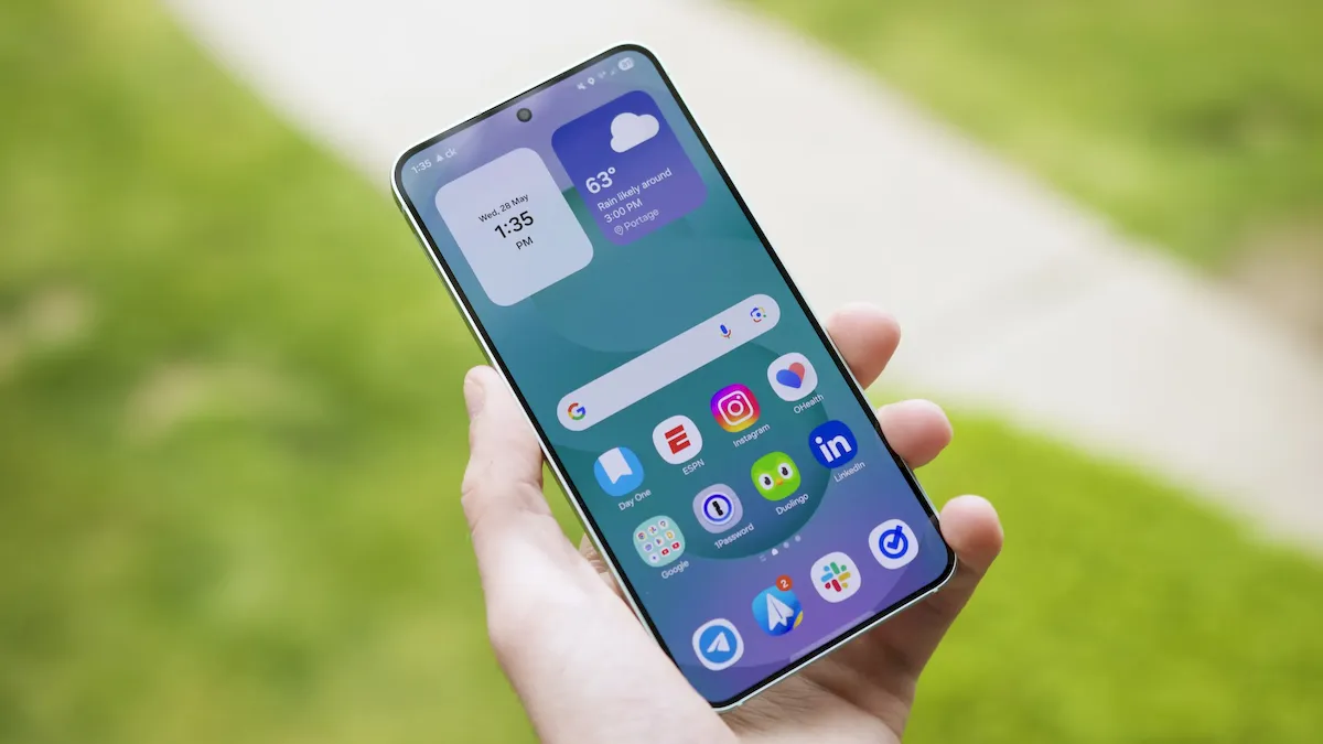 Galaxy S25: atraso na chegada da versão estável do One UI 8