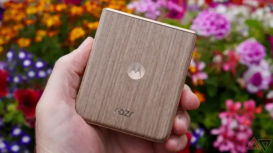 Por que o Galaxy Z Flip 7 precisa trazer a volta da edição Bespoke?