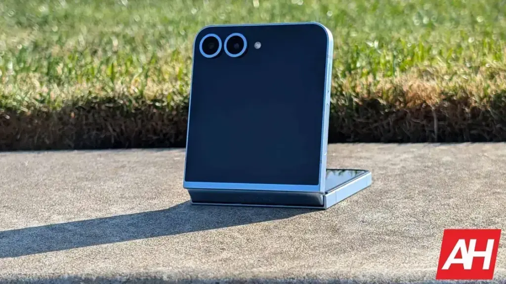 Samsung revela o Galaxy Z Flip 7 FE: A novidade aguardada dos dobráveis