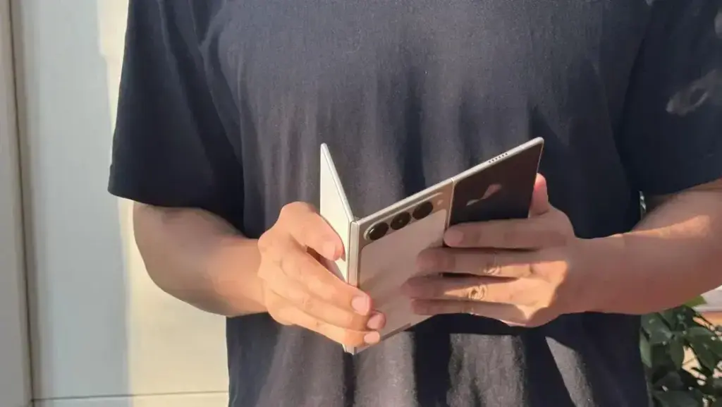 TECNO Tease o Novo Smartphone Tri-Fold Phantom Ultimate G Fold