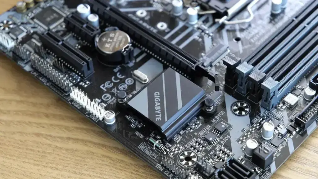Vulnerabilidades críticas em placas Gigabyte: risco de malware persistente