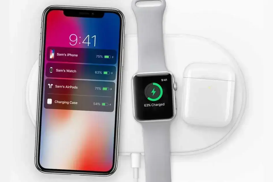 Apple enfrenta críticas enquanto Tim Cook promete inovações para 2025
