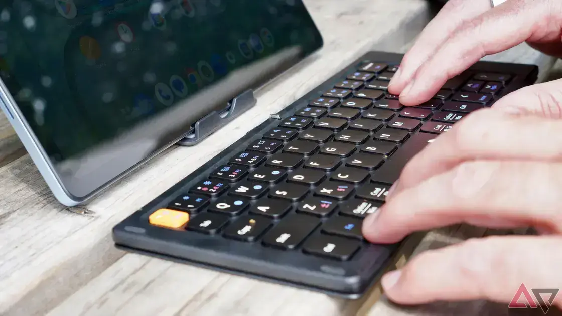 Como o teclado dobrável ProtoArc XK04 transformou meu trabalho móvel 1 Como o teclado dobrável ProtoArc XK04 transformou meu trabalho móvel