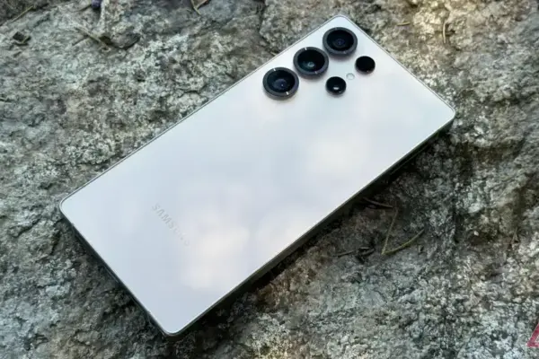 Galaxy S25 está quase pronto para a versão estável do Android 16 com One UI 8