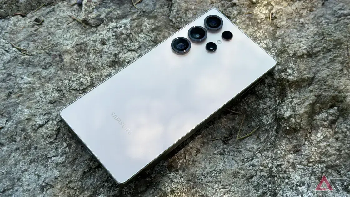 Galaxy S25 está quase pronto para a versão estável do Android 16 com One UI 8 1 Galaxy S25 está quase pronto para a versão estável do Android 16 com One UI 8