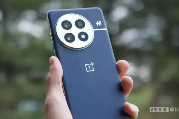 OnePlus 15 chega para desafiar Pixel 10 Pro com armazenamento superior