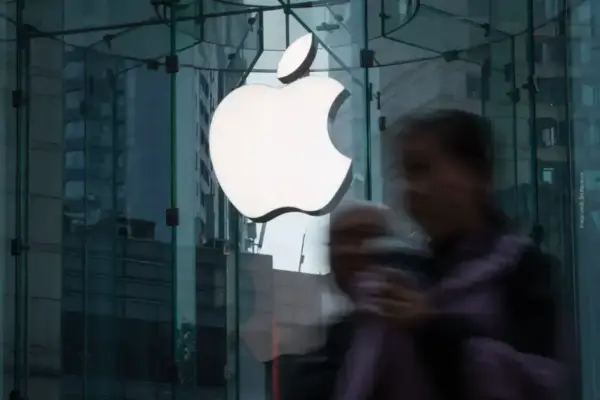 Apple enfrenta processo por melhorias não entregues no Siri