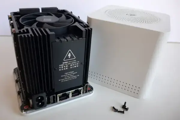 Beelink ME Mini: o NAS compacto que suporta 6 SSDs NVMe